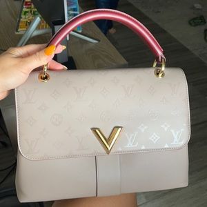 Brand new Louis Vuitton Very one handle. Only used once.